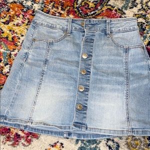 Light denim American Eagle skirt! Size 0